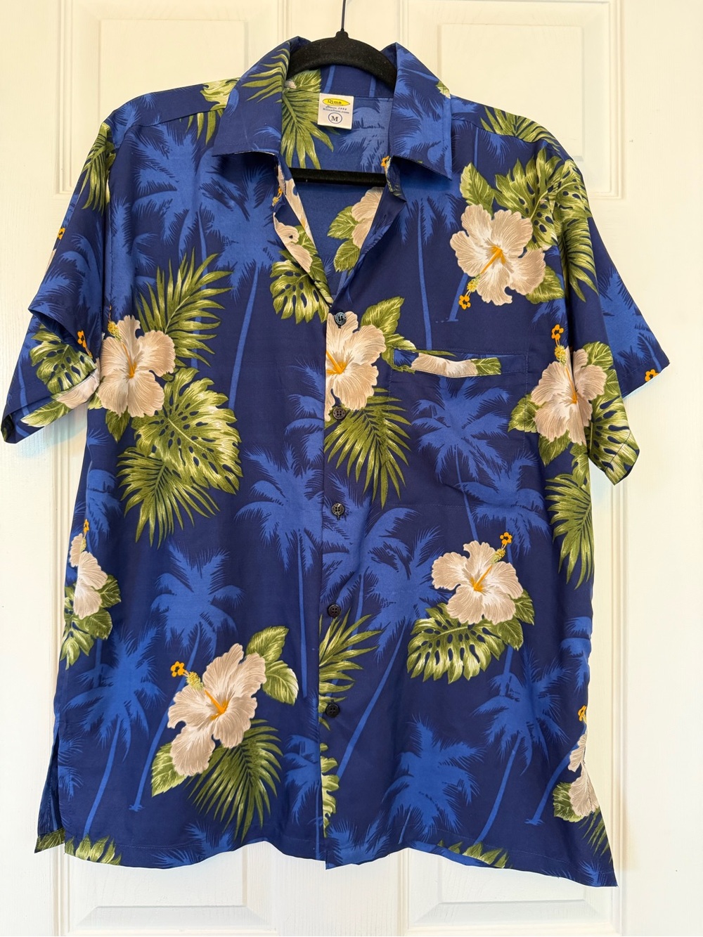 Men's Navy Tropical Floral Short-Sleeve Button-Down Shirt. Medium
